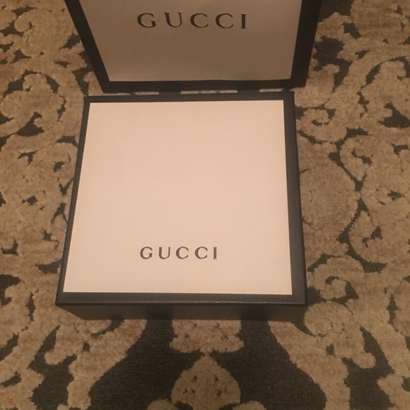 %100 Authentic white Gucci belt, like new - Picture 2 of 4